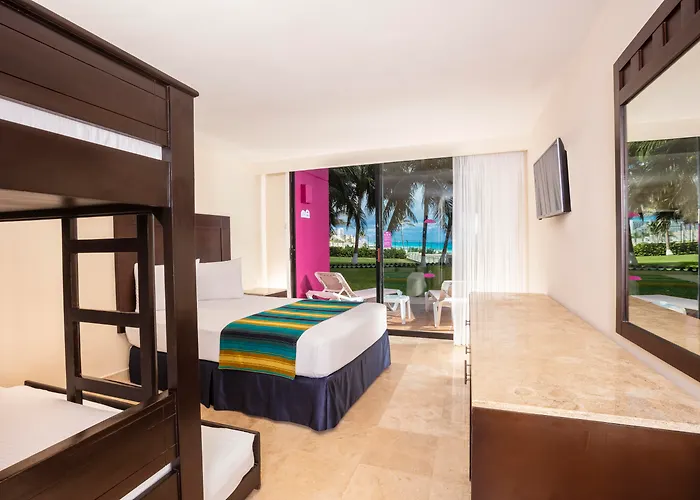 Crown Paradise Club Cancun